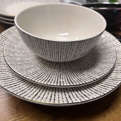Dinnerware 12Pcs (Thyme and Table)
