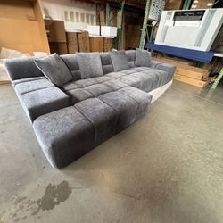 New Sectional Grey Couch Left Or Right 