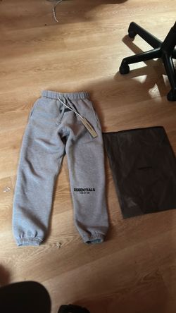 Essentials fear of god  sweats dark oatmeal  large in kids, dm me if interested