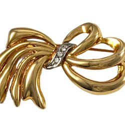 SWAROVSKI CRYSTAL GOLD TONE BOW BROOCH 