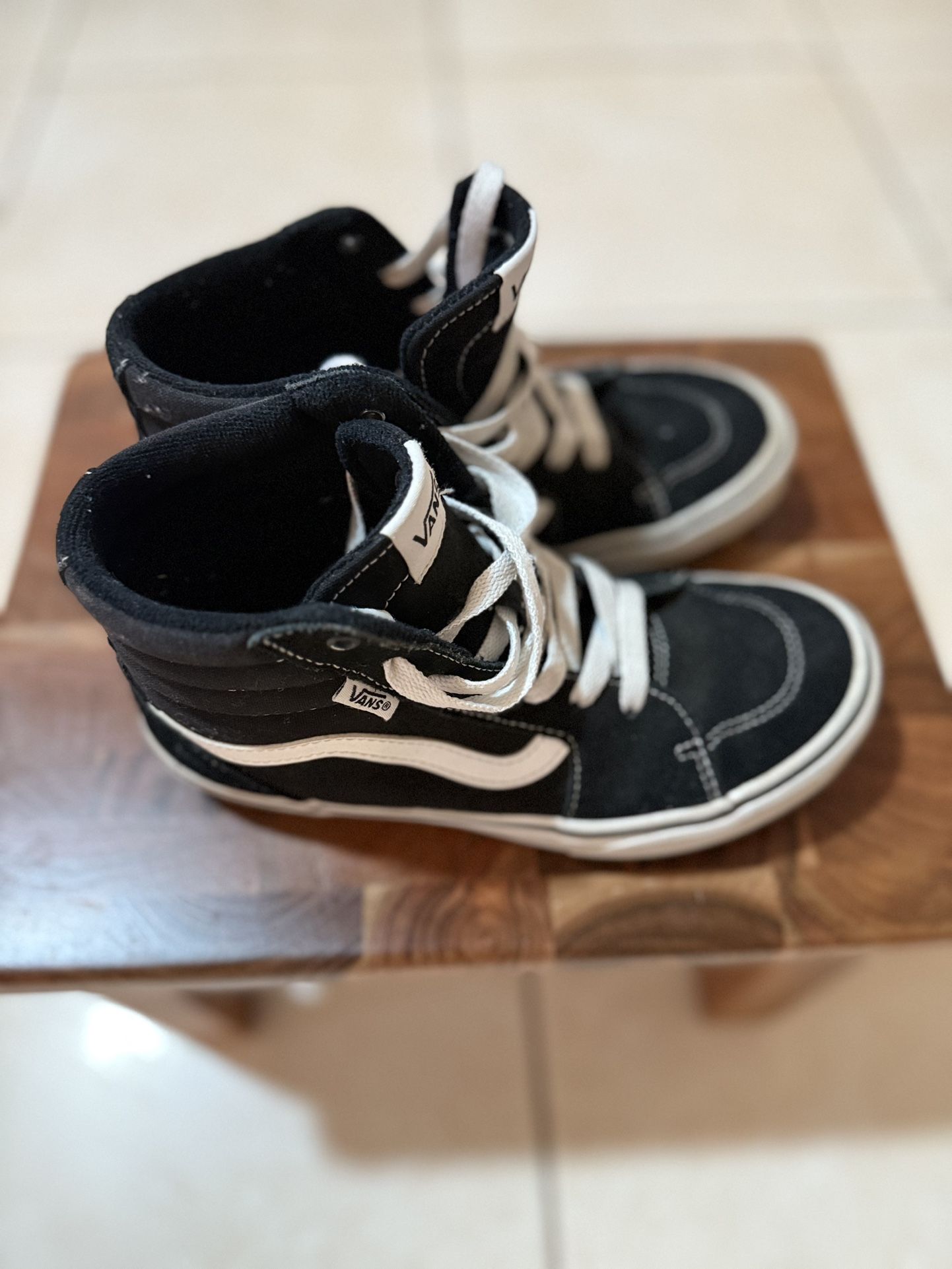 🖤 Vans Sk8-Hi Black/White – Size 4Y – $20