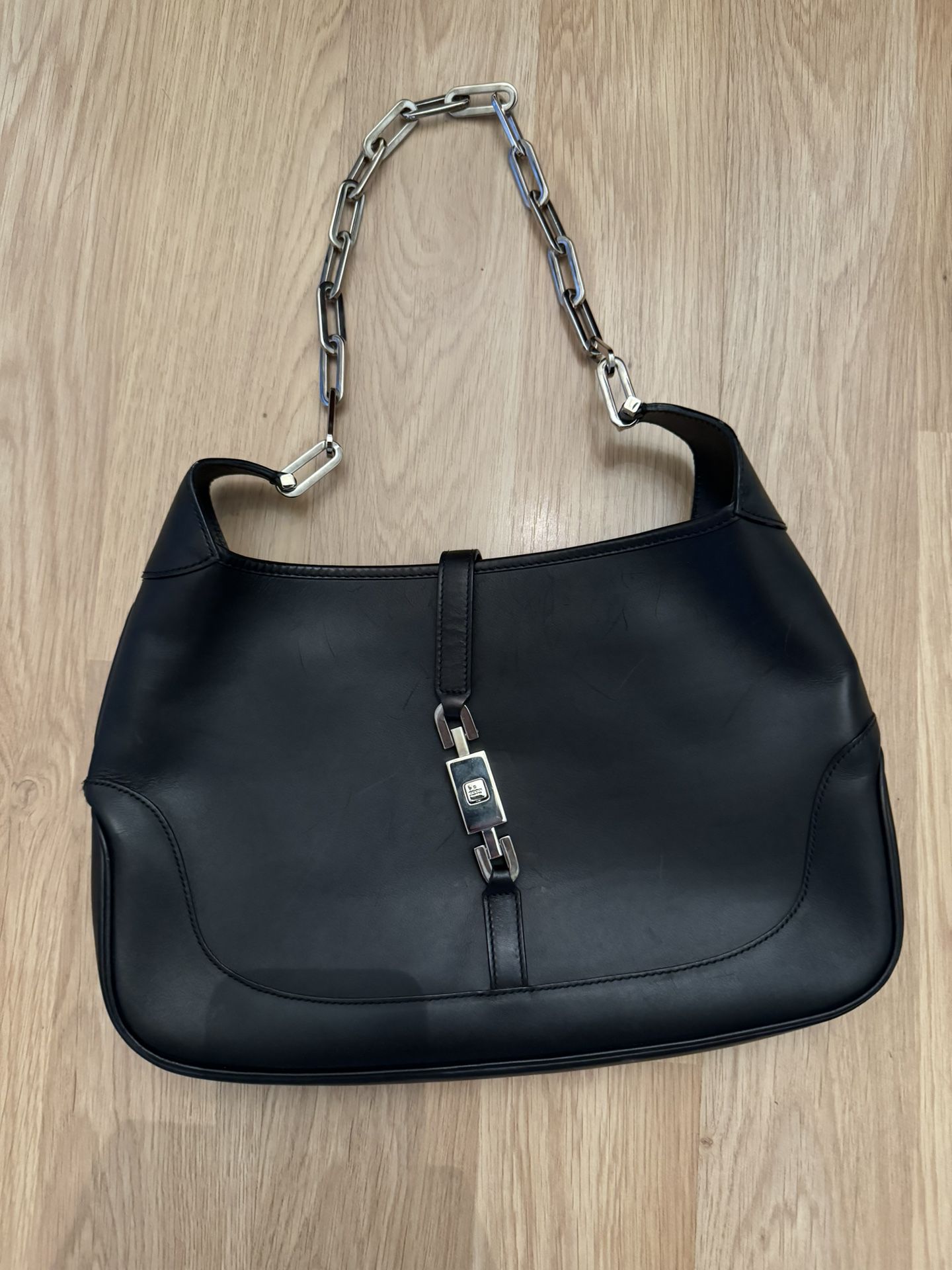 Gucci Black Leather Shoulder Bag With Chain