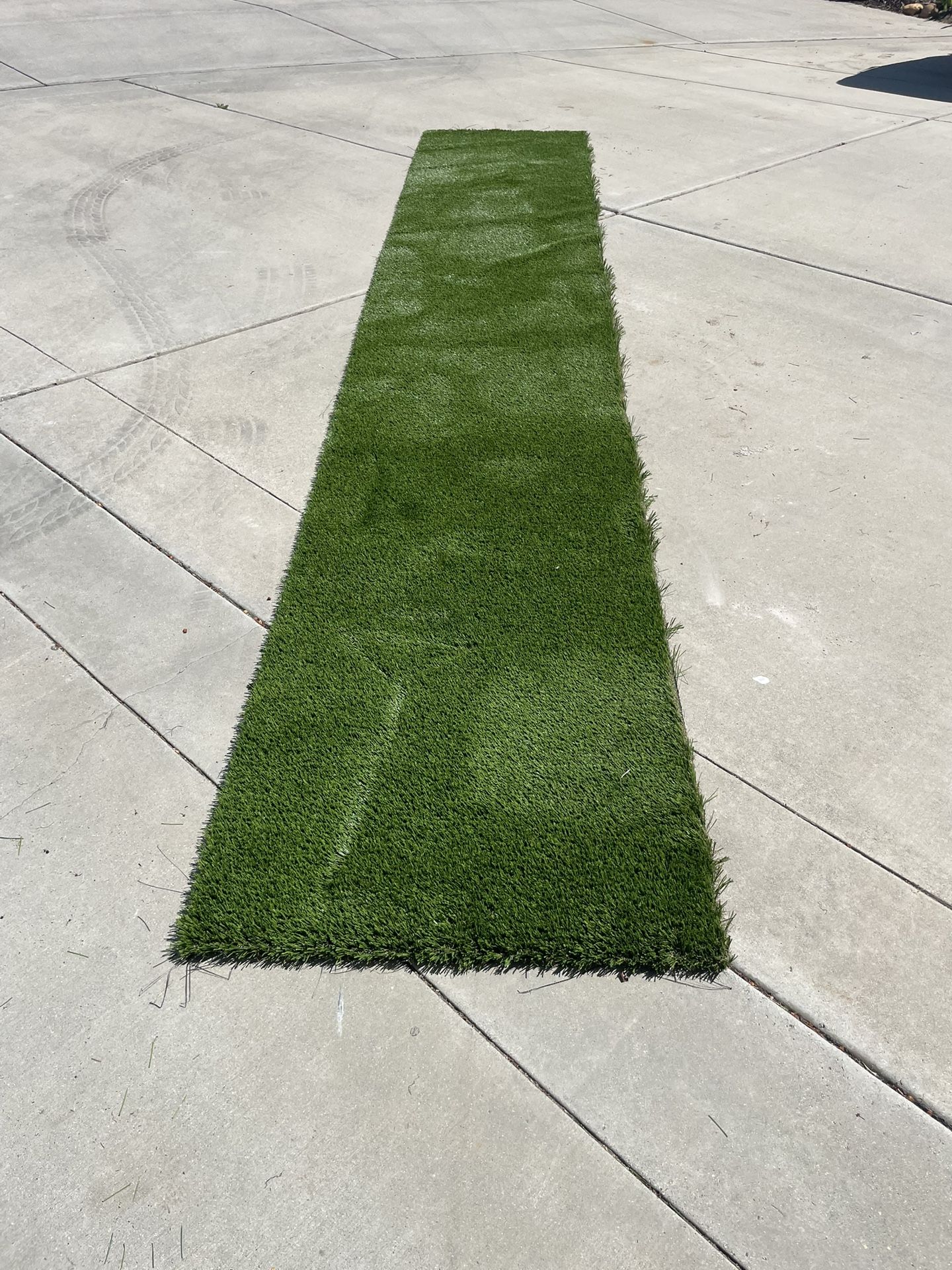 Left Over synthetic Turf