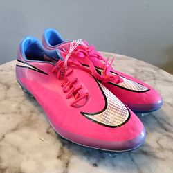 Nike Women's Soccer Cleats Hypervenom  size 8.5 - new!