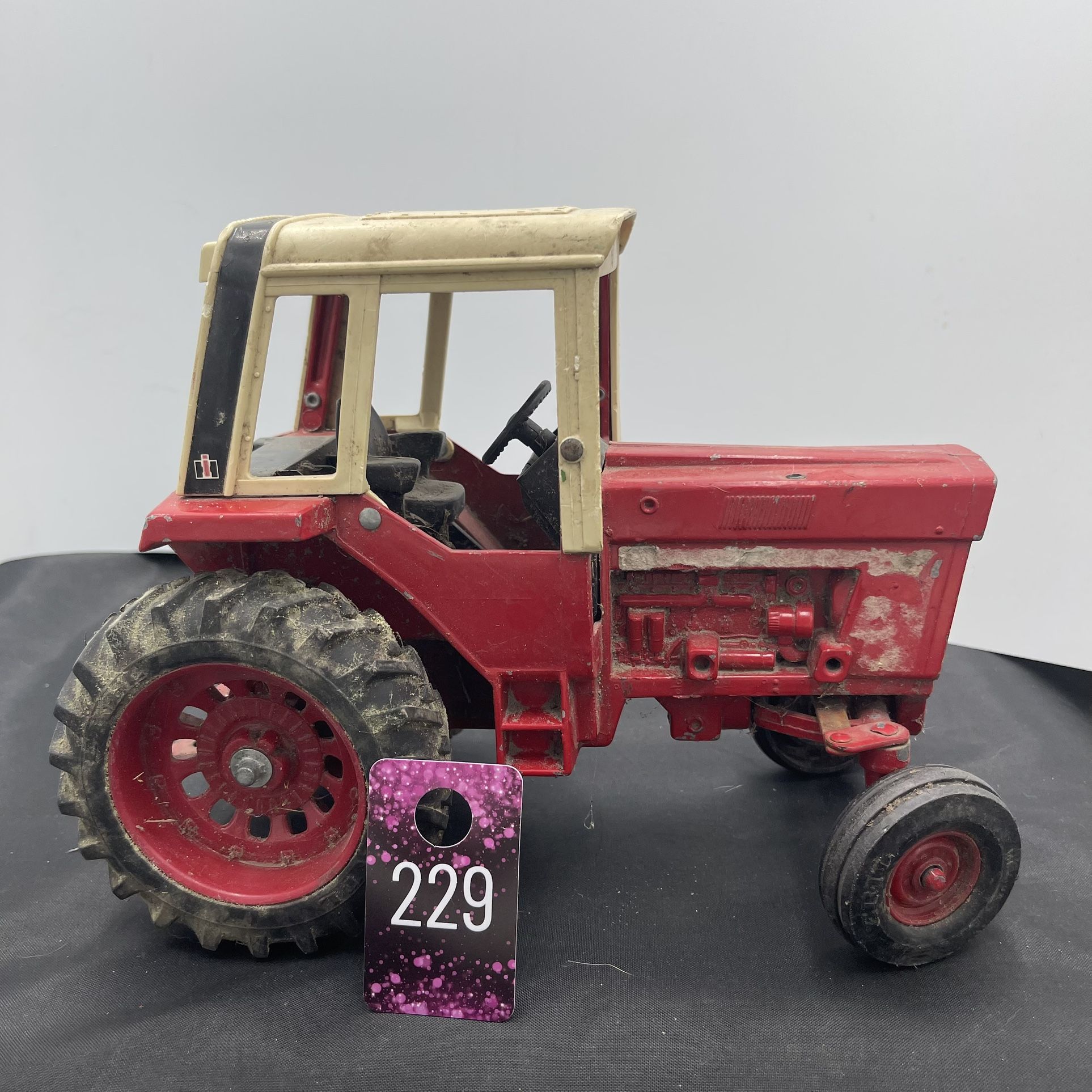 Vtg 1/16 Ertl International harvester 1586 diecast w/frontend tractor No stack 