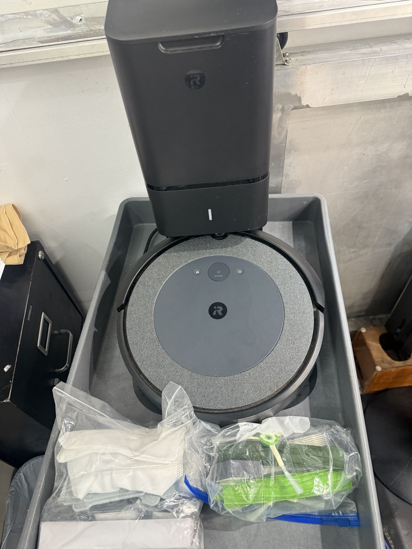 iRobot Roomba i3+EVO (3550) Self emptying Robot Vacuum