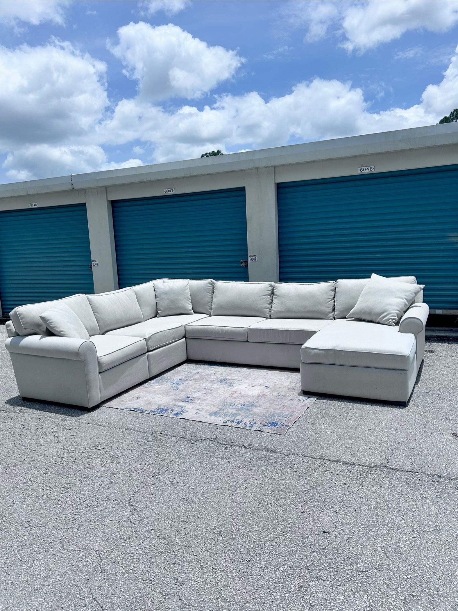 Light Gray Sectional Couch, Free Delivery!🚚
