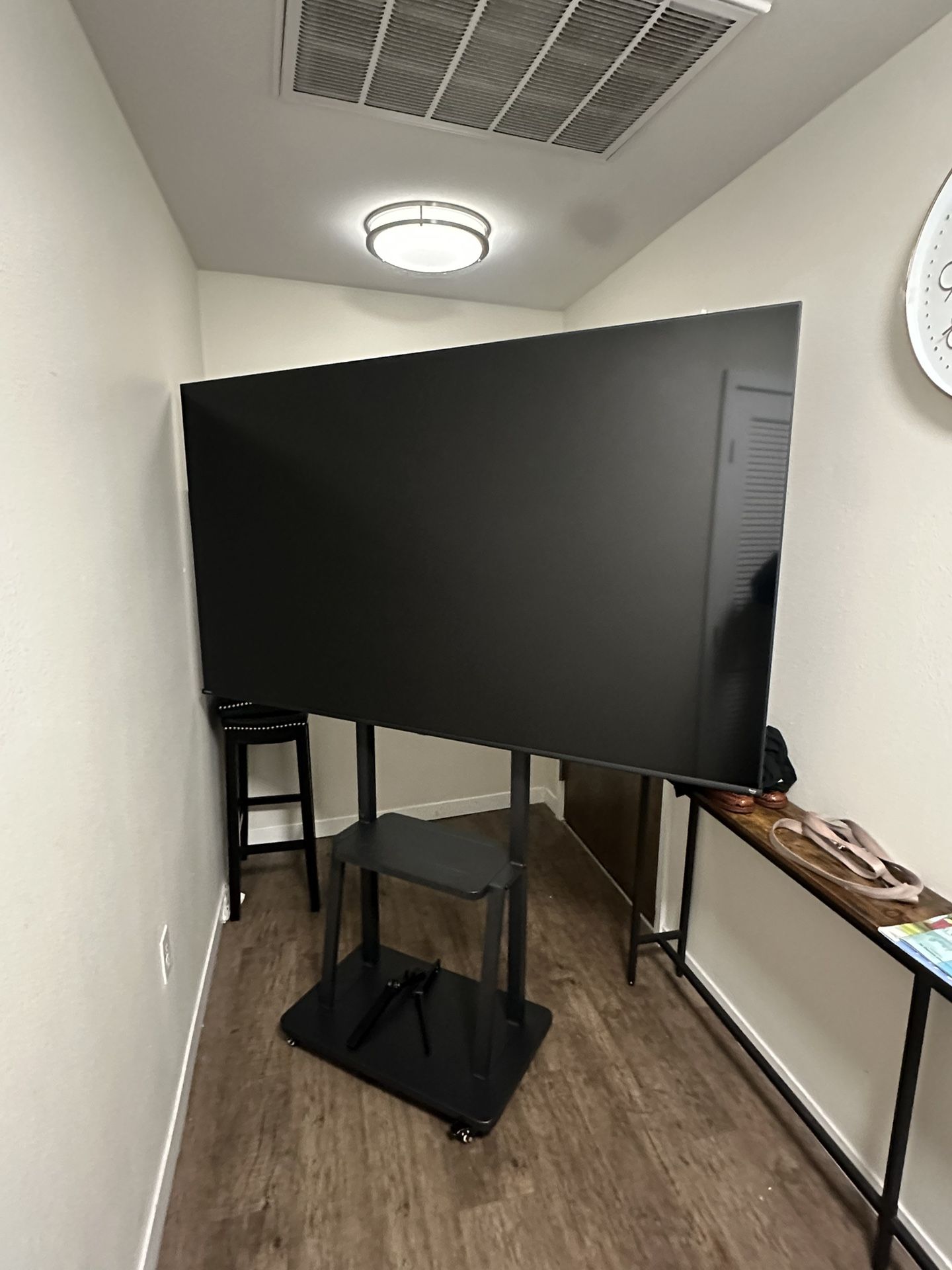 75” In Toshiba Smart TV