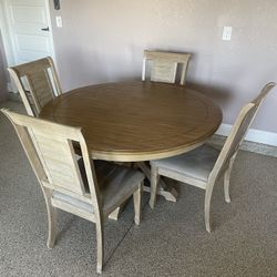 Round Table 4 Chairs