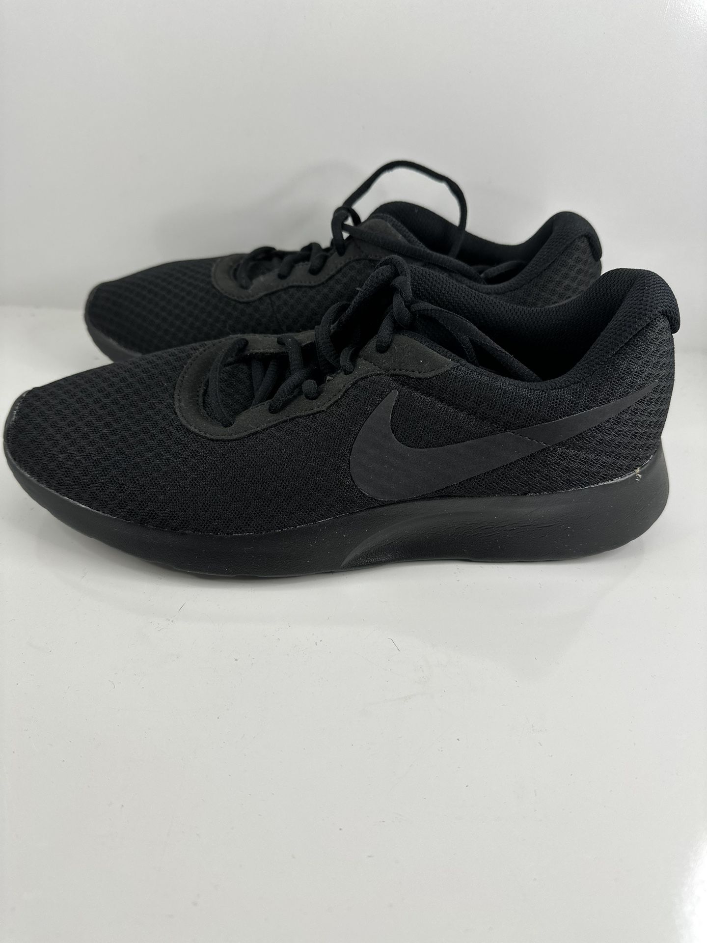 Nike Tanjun Men’s Running Shoes Black Size 10 Lightweight Mesh Sneakers NEW