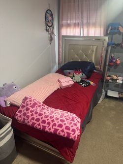 2 twin girls beds