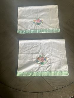 2 Vintage Hand Embroidered Appliqué Tea Dish Towels Cottage Core Grandma Core 