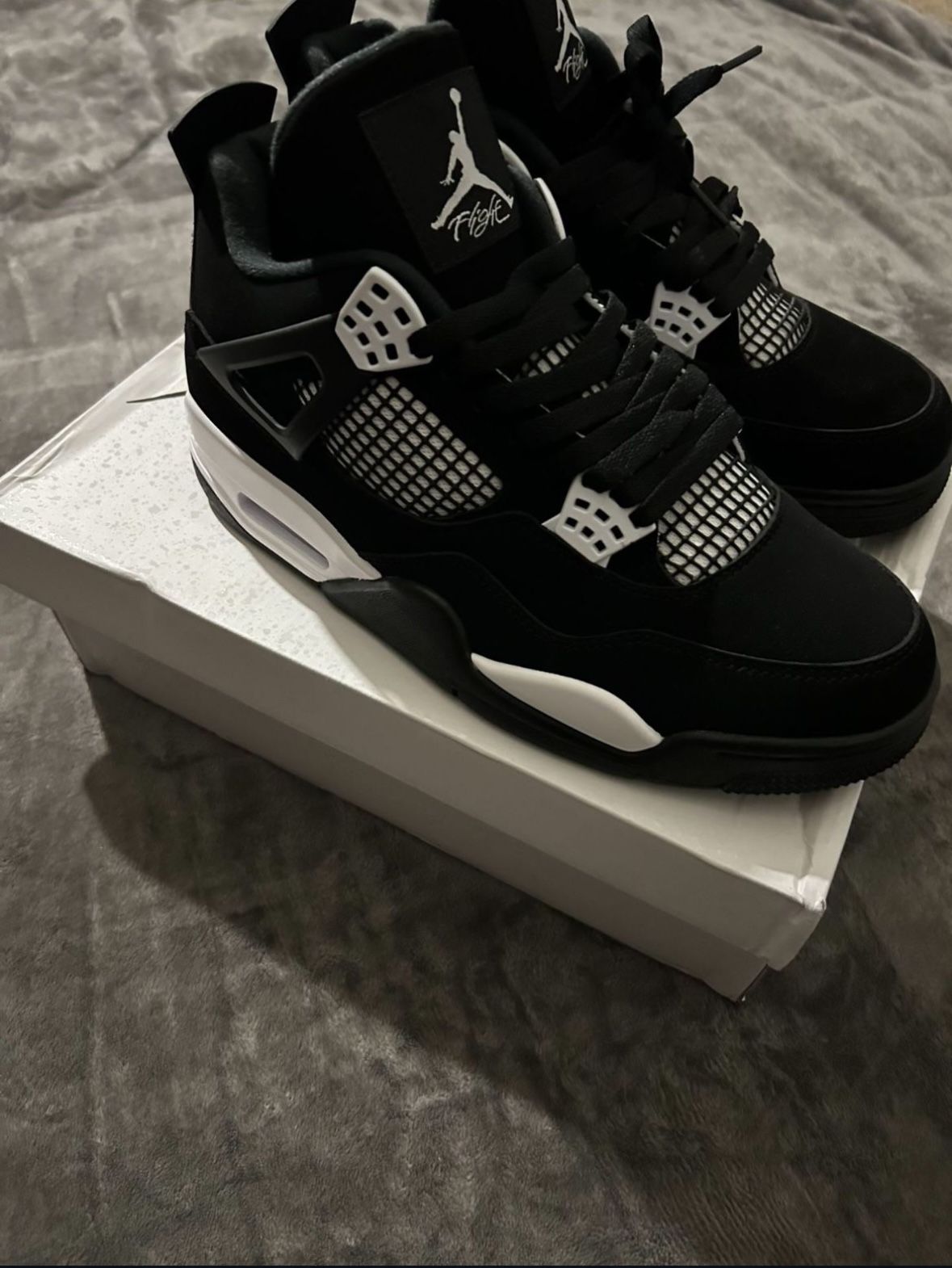 Jordan 4 White Thunder