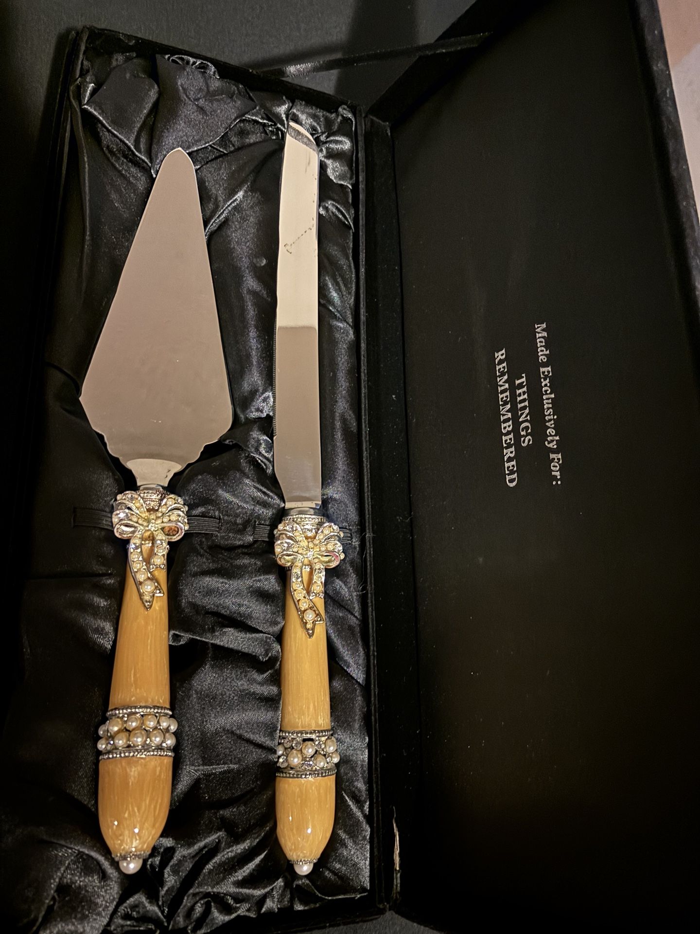 Things remembered cake server set 