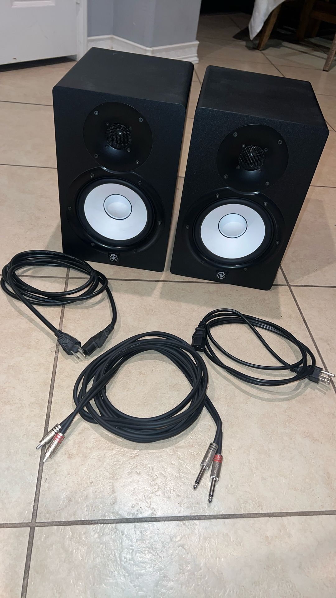 Yamaha HS7 6.5 in. Studio Monitors