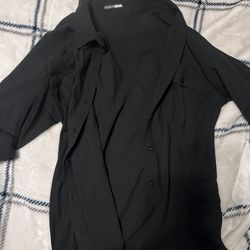 cute top. large fits like a Med