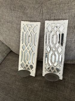 Wall sconces (2)