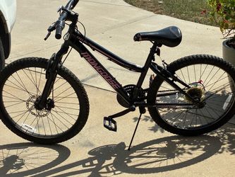 TIRE 24 MONGOOSE BIKE..ready to ride..only seat tear