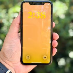 iPhone 11 · 128 GB · Great  Condition  ✨ Unlocked Any Carrier | Hablo Español.  Host