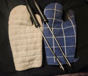 2  Oven Mitts & Tongs Bundle