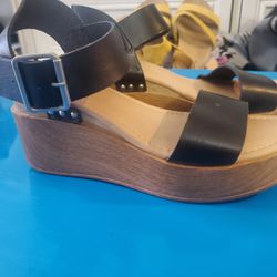 sandals 👡 for women's size 8.  never used pick up on east side. 