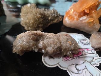 Asst diff kinds of stones all quartz