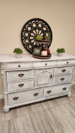 Dresser .. Entry Table