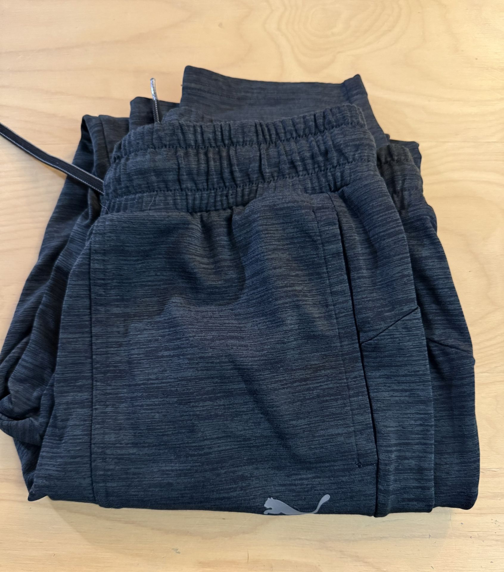 Men’s teens/tweens Puma sweatpants size small
