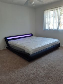 👉 NEW CALIFORNIA-KING SIZE BED FRAME & PILLOW TOP MATTRESS 👇