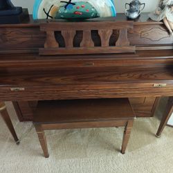 Courier Model 5316 Upright Piano