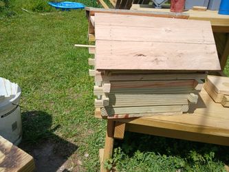 New log cabin bird house