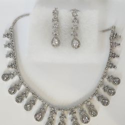 Lovely Fancy Set Of Necklace Earrings