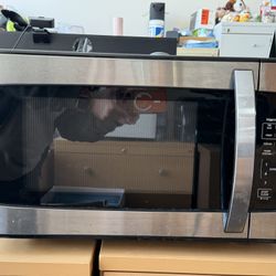 Hamilton Beach Countertop Microwave Oven, Black And Stainless Steel