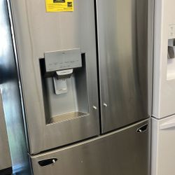 💥Great Deal💥 28 cu. ft. 3 Door French Door Refrigerator with Ice and Water with Single Ice 