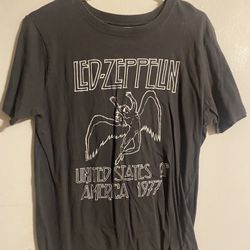 1161. S/S. Led Zeppelin (band) T-shirt Size XL. $5.00