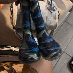 Toddler Boy Light Up Rain boots Size 8