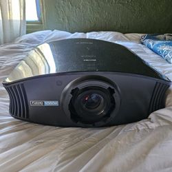SONY BRAVIA SXRD 1080p Projector - Great Condition w/ Newer Lamp
