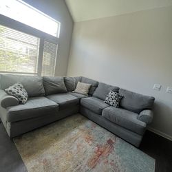 LARGE LIVING ROOM COUCH