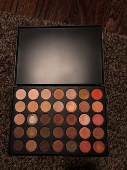 Morphe palette With gift matte lip gloss
