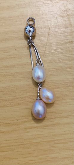 Fresh Water Pearl Pendants Theiir Is 3 Available 