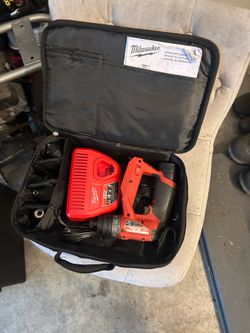 Milwaukee m12 drill changeable head