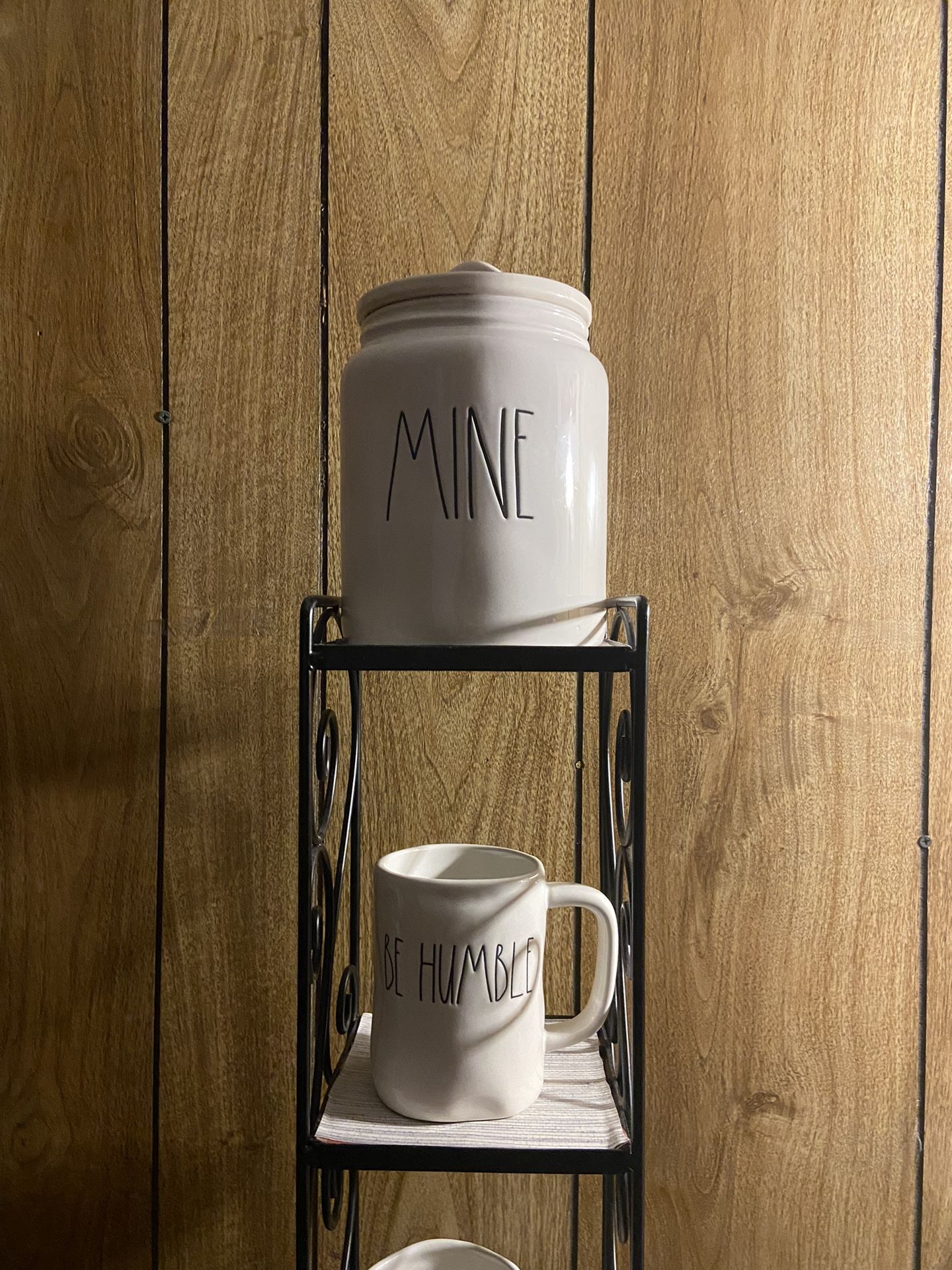 Rae Dunn Set With Stand