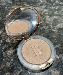 NEW CLINIQUE TRUE HIGHLIGHT WEIGHTLESS ILLUMINATOR HIGHLIGHTER IN STARLIT GLOW FULL SIZE $15!!