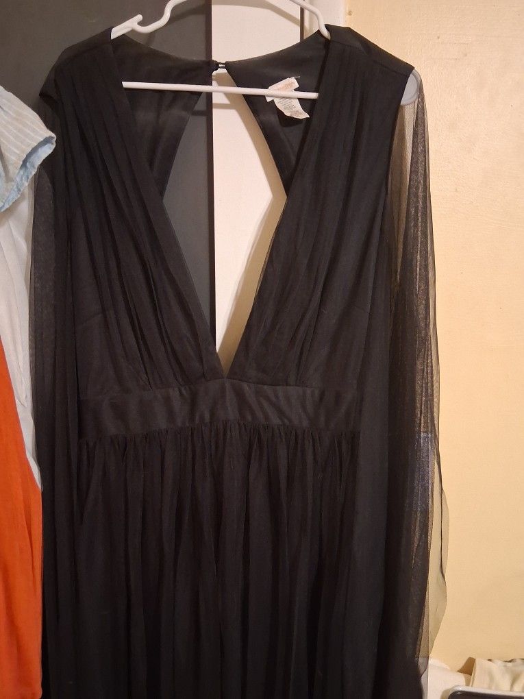 Black Floor-Length Formal Dress – Size 3XL – Open Back