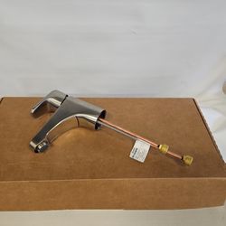 New Moen Edgestone Brushed Nickel Single Handle Bathroom Faucet I-7874