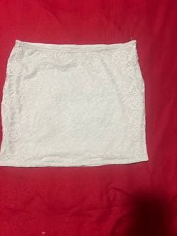 White Floral Lace Mini Skirt. Size M