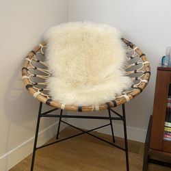 Article Chair + Throw