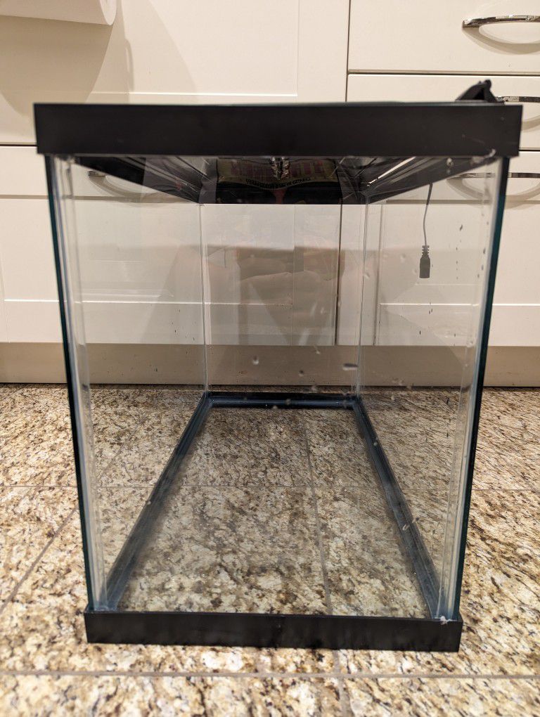 Aqueon 20 Gallon Glass Fish Tank (24"x17"x12.5")