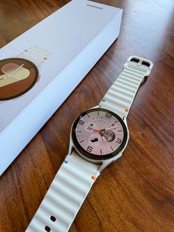 Samsung Galaxy Watch 7 with White Band