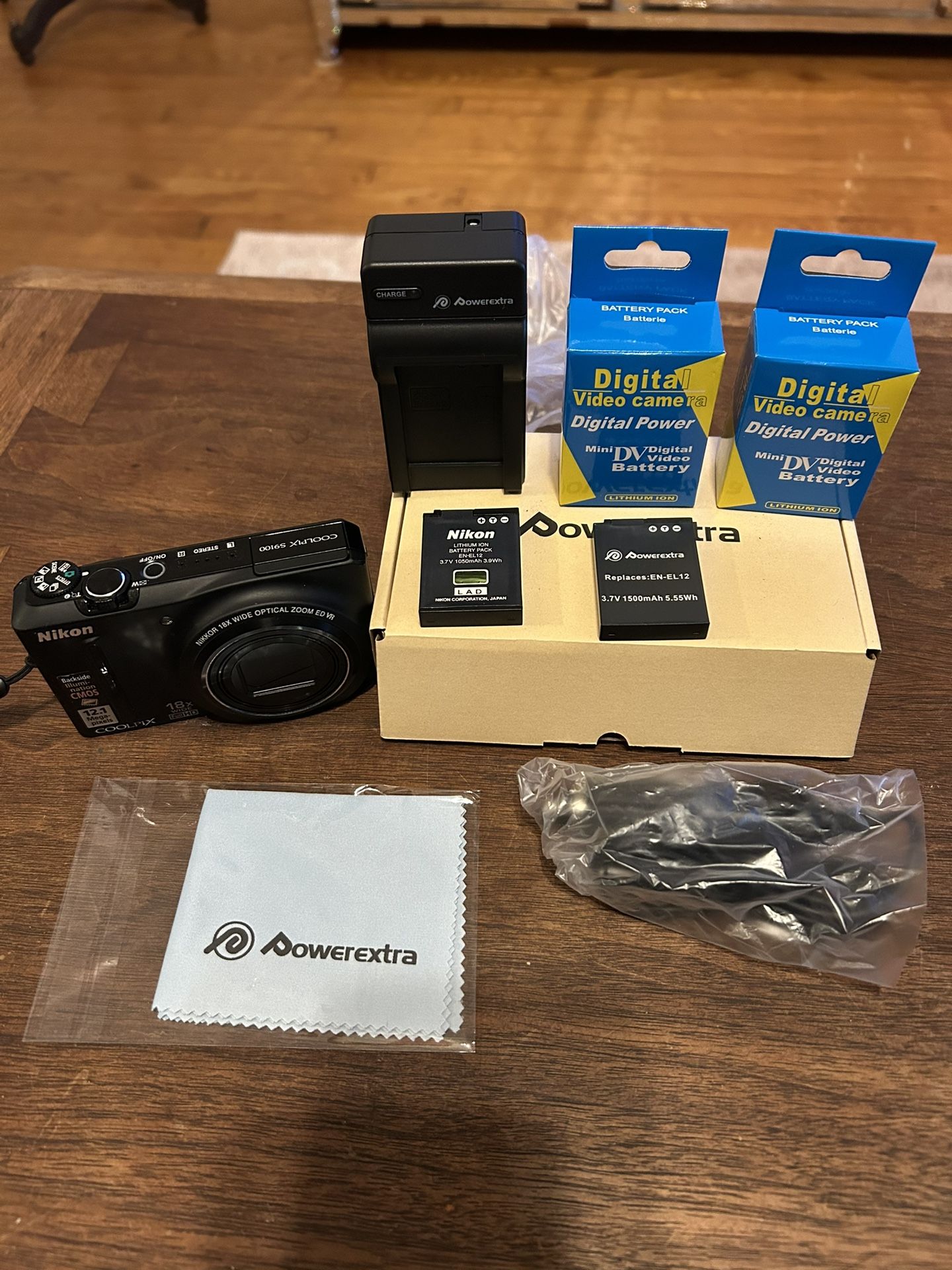 Nikon Coolpix S9100 Compact Digital Camera 12.1 Megapixels 18x Wide Zoom black 3 batteries charger